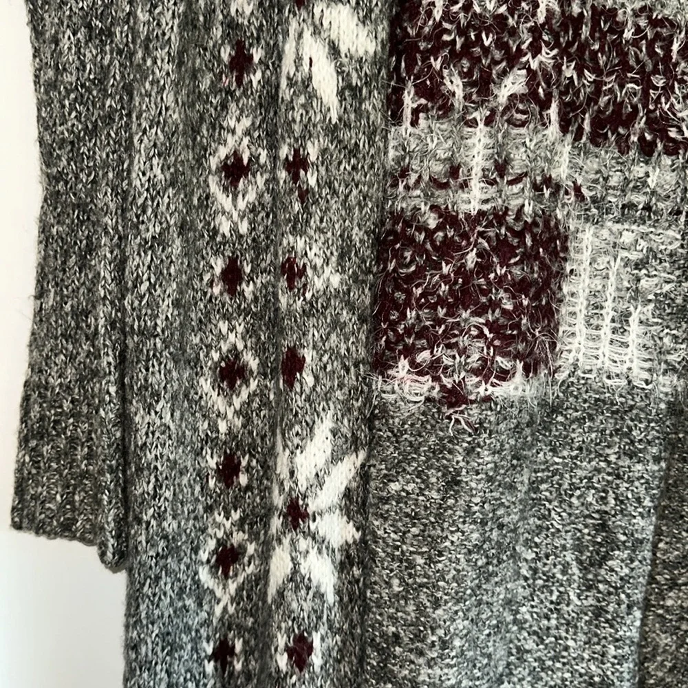 Abercrombie sweater - Picture 3 of 7